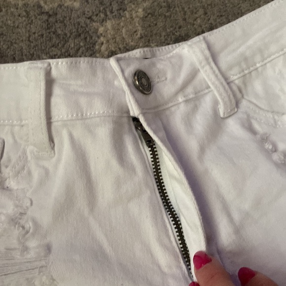 KanCan White High Rise Shorts - Picture 4 of 4